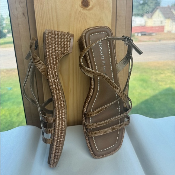 Donald Pilner Slip on Strappy Espadrilles. - Picture 5 of 10